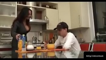 madrasta muito gostosa e tarada fode com enteado cheio de tesão