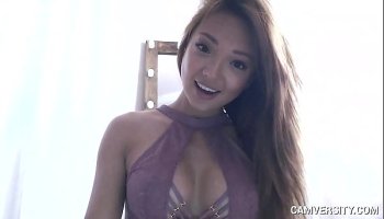 asian babe on webcam